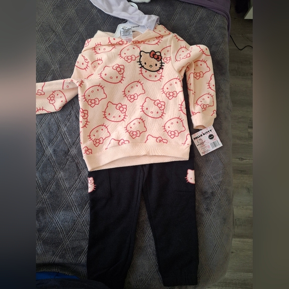 Hello kitty outfit 3T - Picture 2 of 2